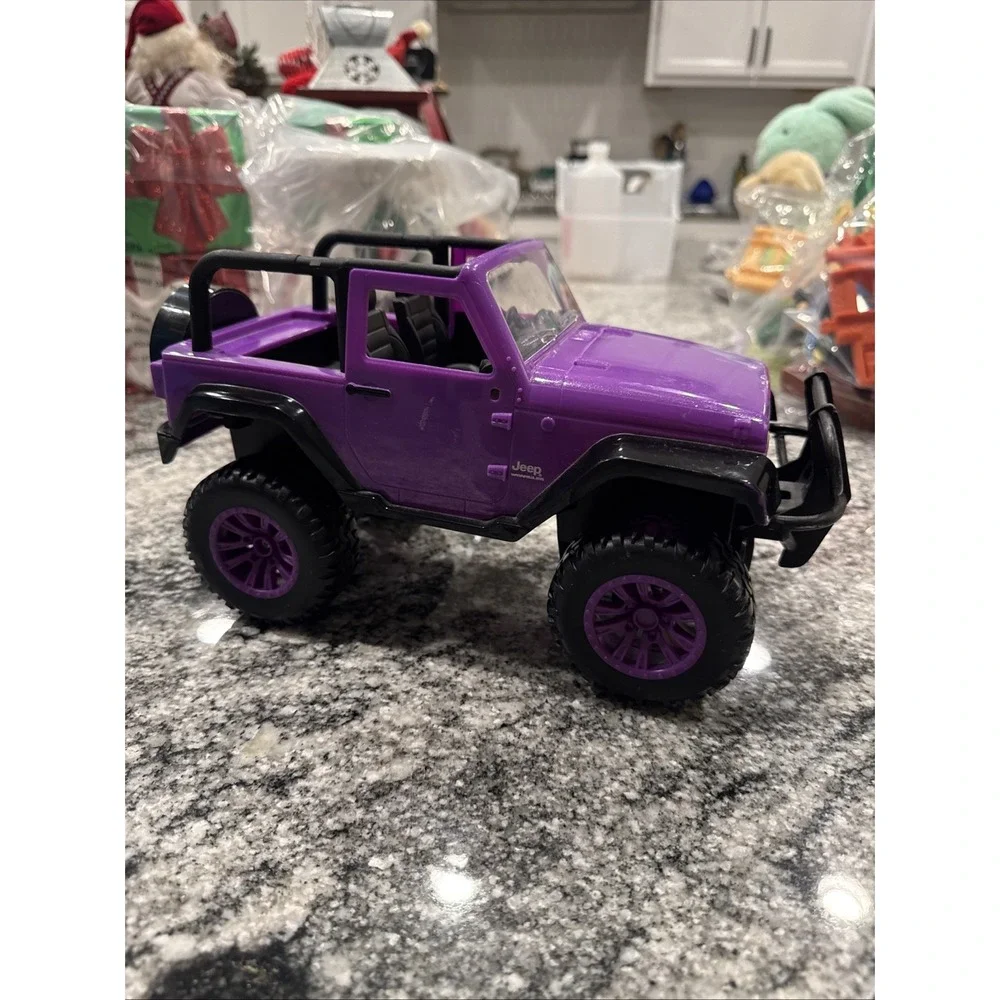 Jada Toys Girlmazing 1/16 Scale Purple R/C Jeep No Remote